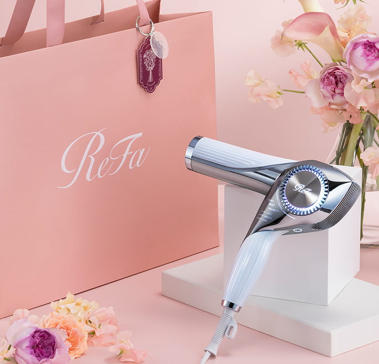 髪の美しさを最大限に引き出す、 進化したリファのドライヤー。