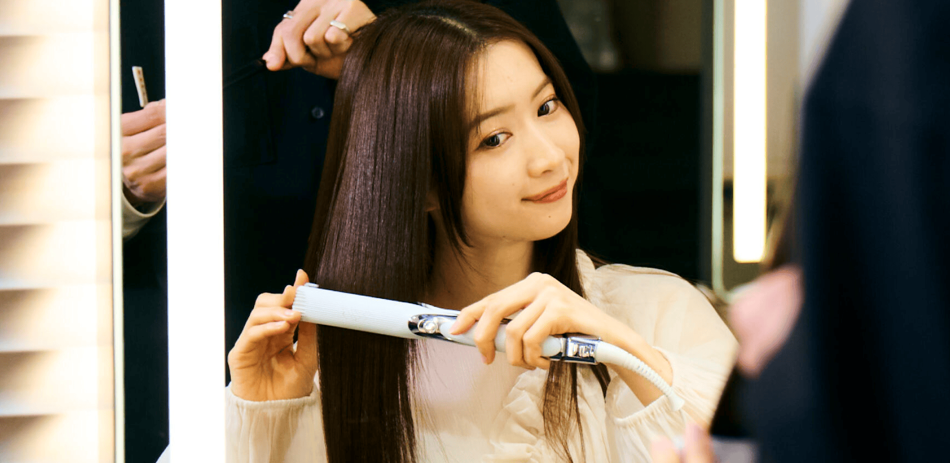 ヘアアイロンの使用イメージ