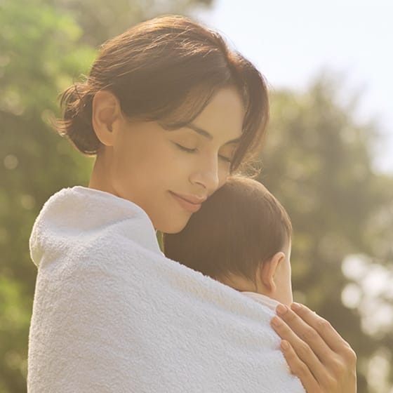 タオルでやさしく水分をふきとる