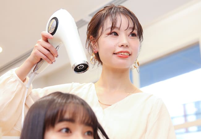手軽にできるヘアスタイルそれがレア髪です