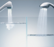バブルを発生させると通常のシャワーに比べて節水が可能です。