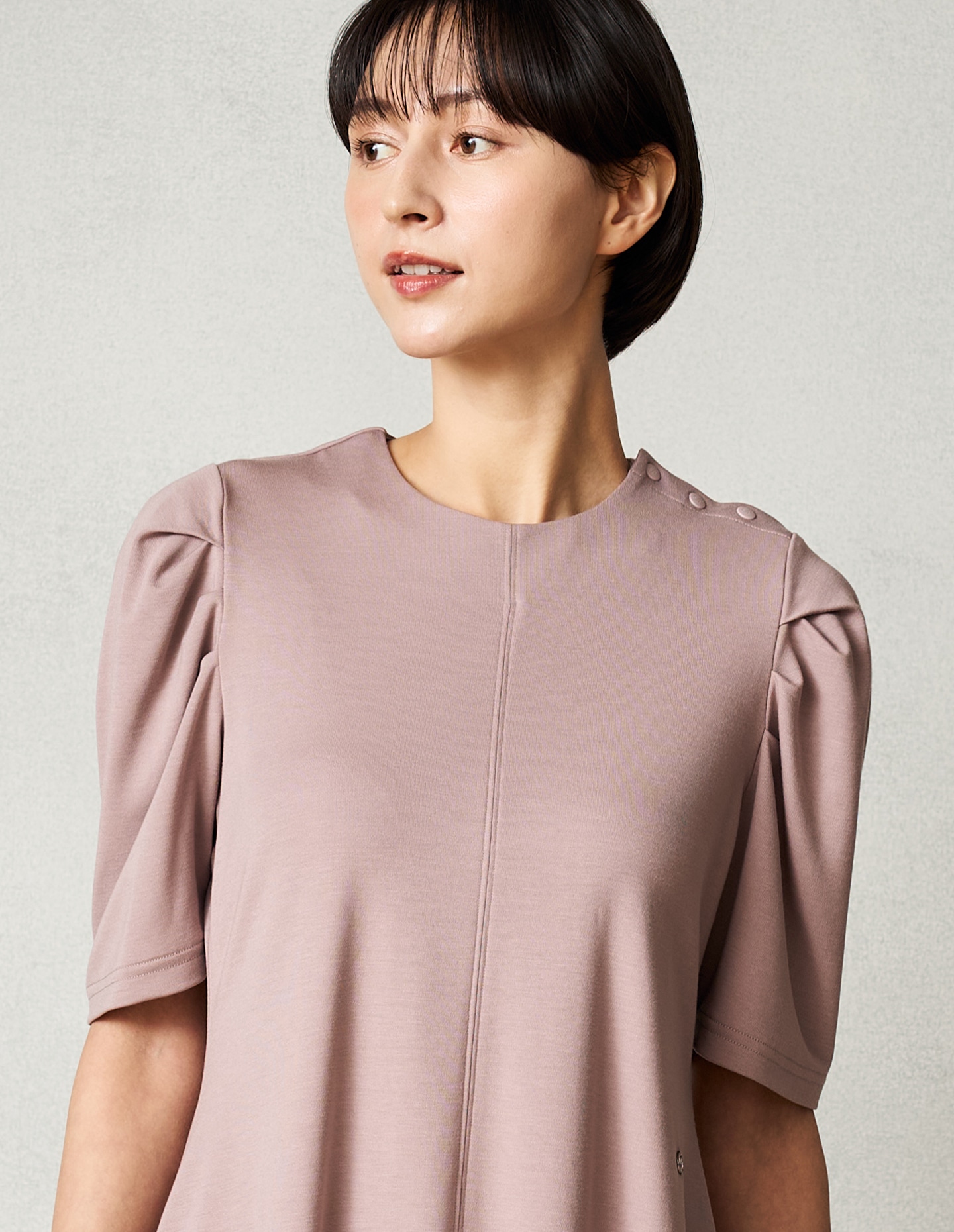 上質な光沢感と、とろけるような肌心地