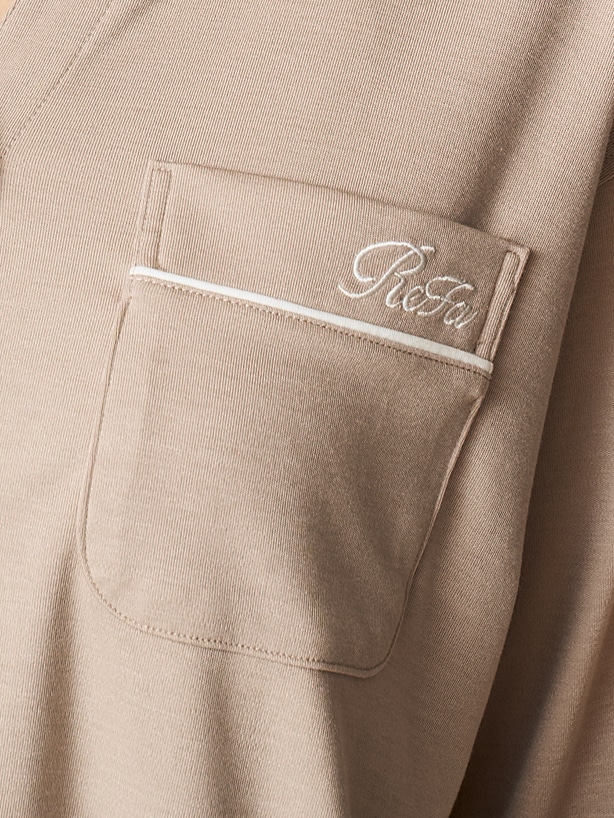 デザイン（写真は胸ポケット）