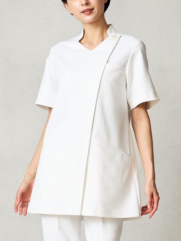 スタンドカラー＆Vネック&袖のラウンド スリット