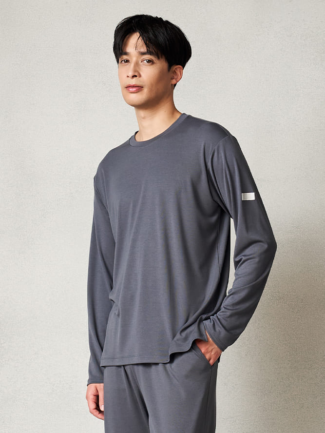 手首までカバーする袖丈