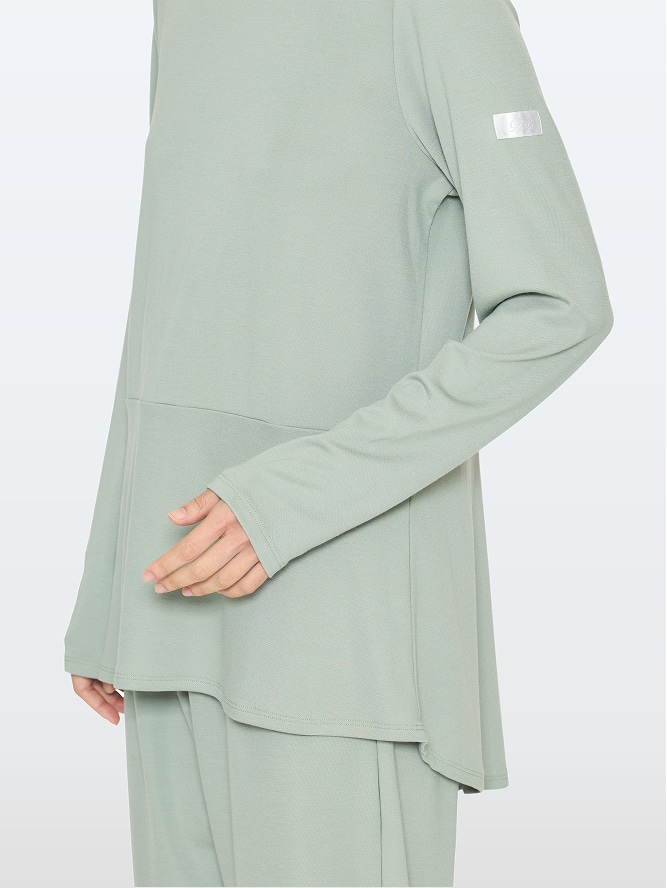 手首までカバーする袖丈