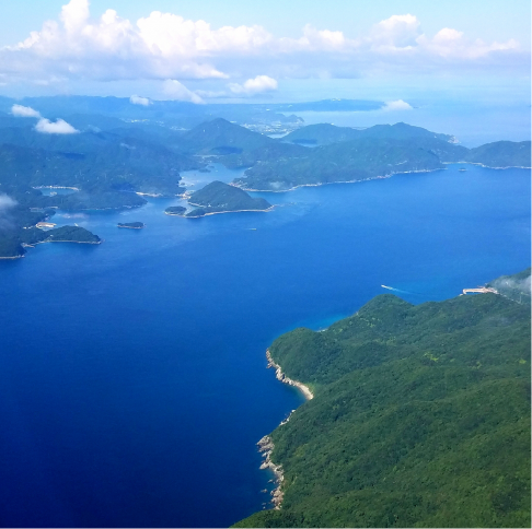 上空から五島列島を見下ろした写真