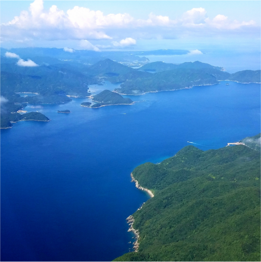上空から五島列島を見下ろした写真