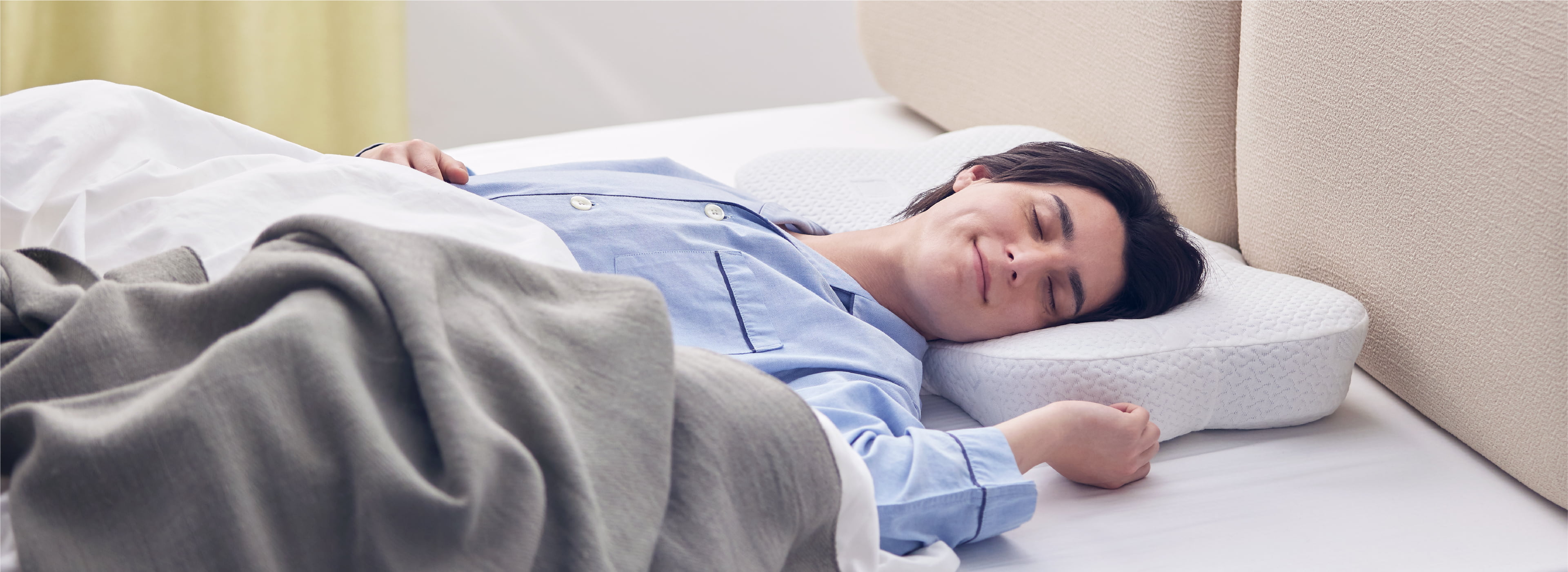 シーン：男性睡眠中