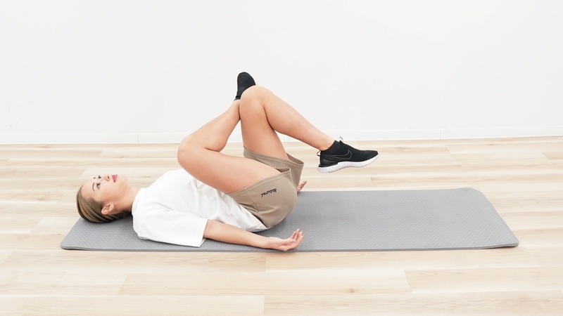 寝ながらできるお尻のストレッチ