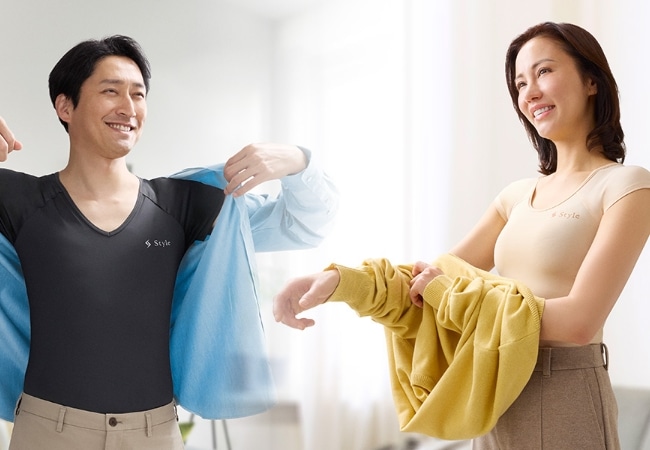 洋服を着る男女