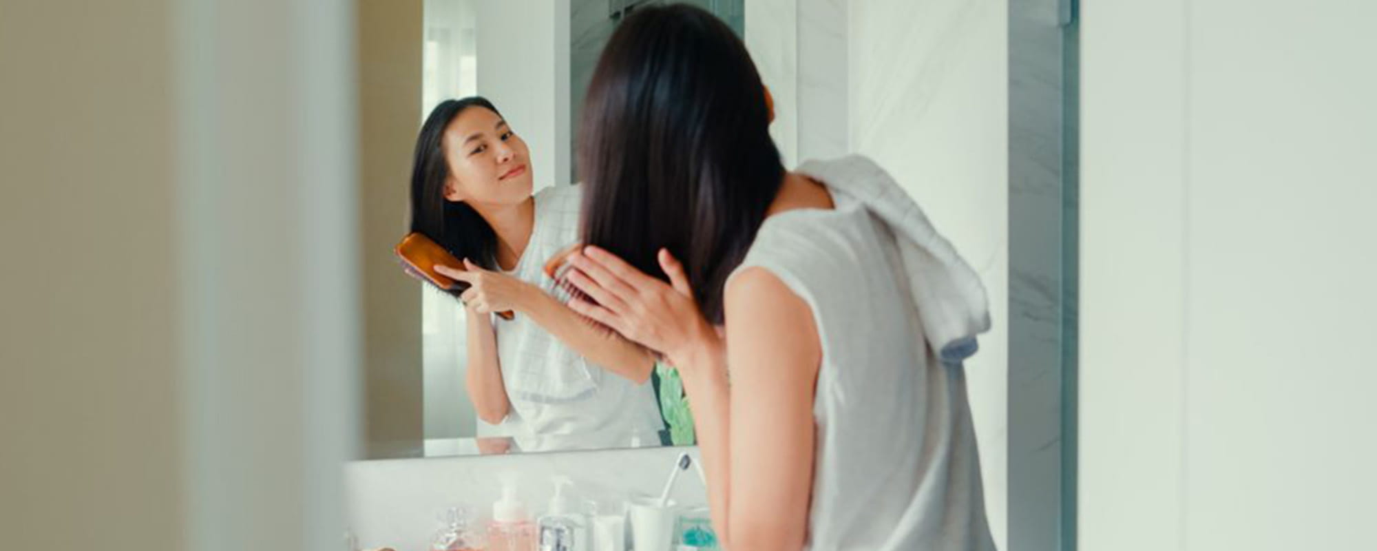 寝癖がつく原因は？時間がない朝の簡単な直し方や正しく乾かす予防方法を解説