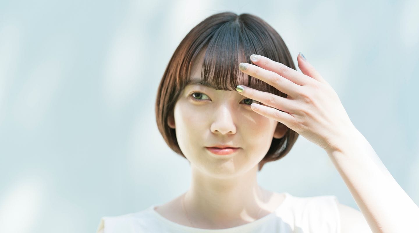 前髪のうねりが目立たないヘアスタイル