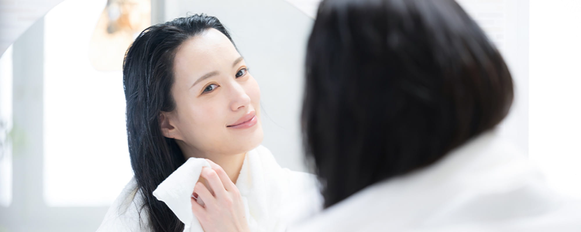 前髪がうねる原因は？ドライヤーを使用した直し方や外出時の対処法まで解説