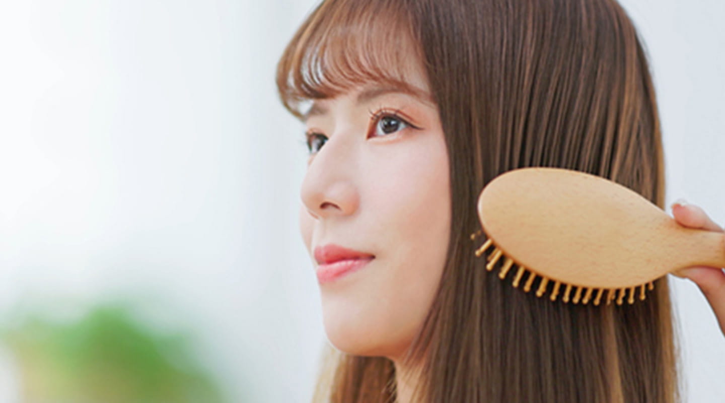 髪の広がりを改善する方法