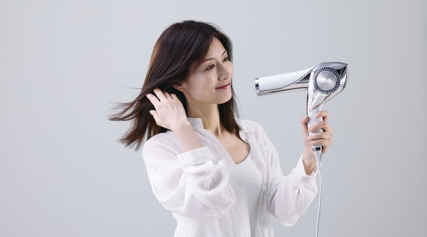ドライヤーで髪を速く乾かすことで美髪に近づく