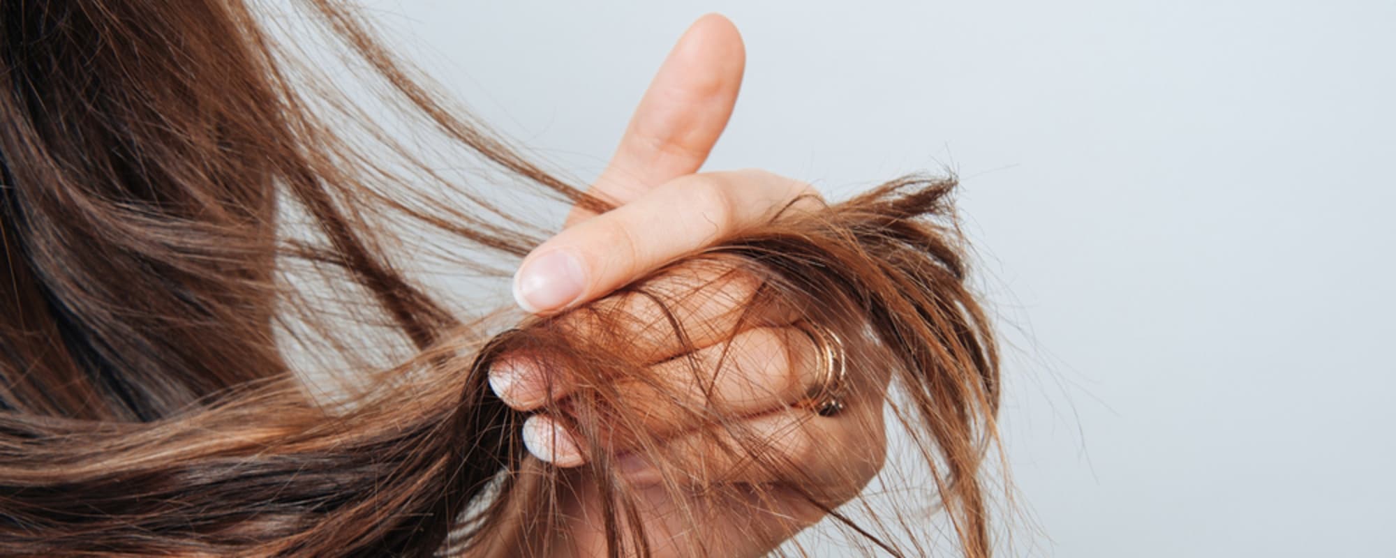 髪が傷みにくいヘアアイロンの選び方とは？スタイリングのコツについてもご紹介！