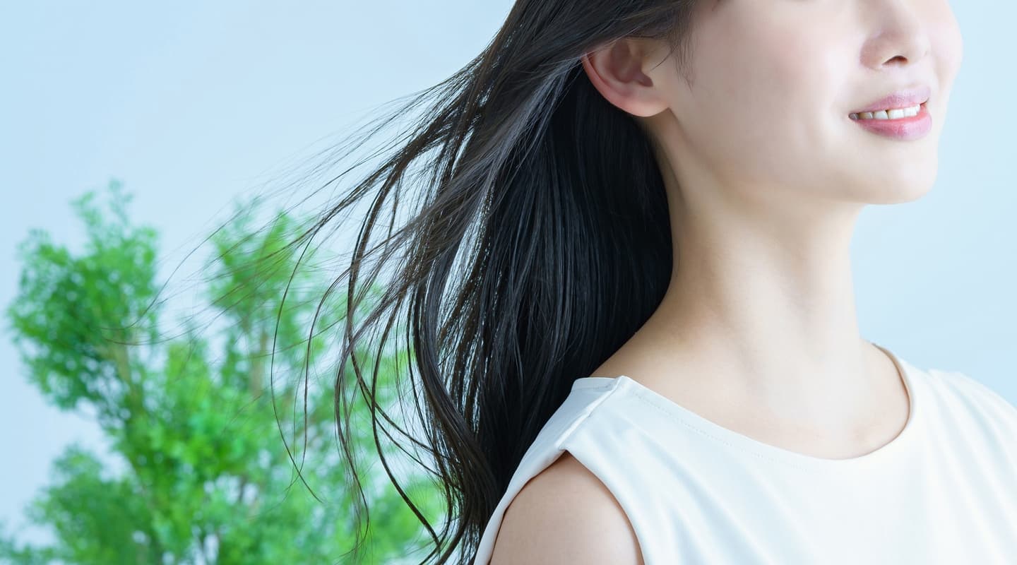 自然乾燥よりもドライヤーで髪を乾かす方がおすすめな理由