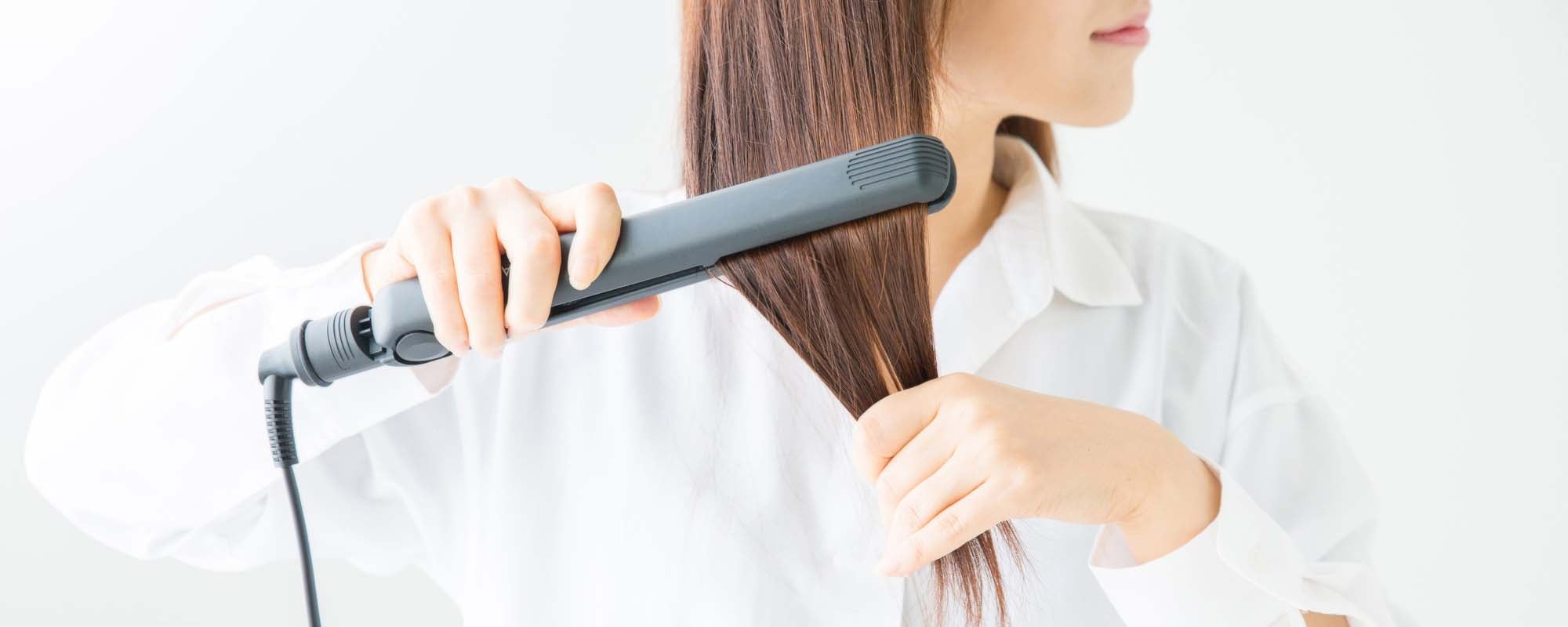 縮毛矯正後にヘアアイロンは使っても良い？使うタイミング・注意点も解説