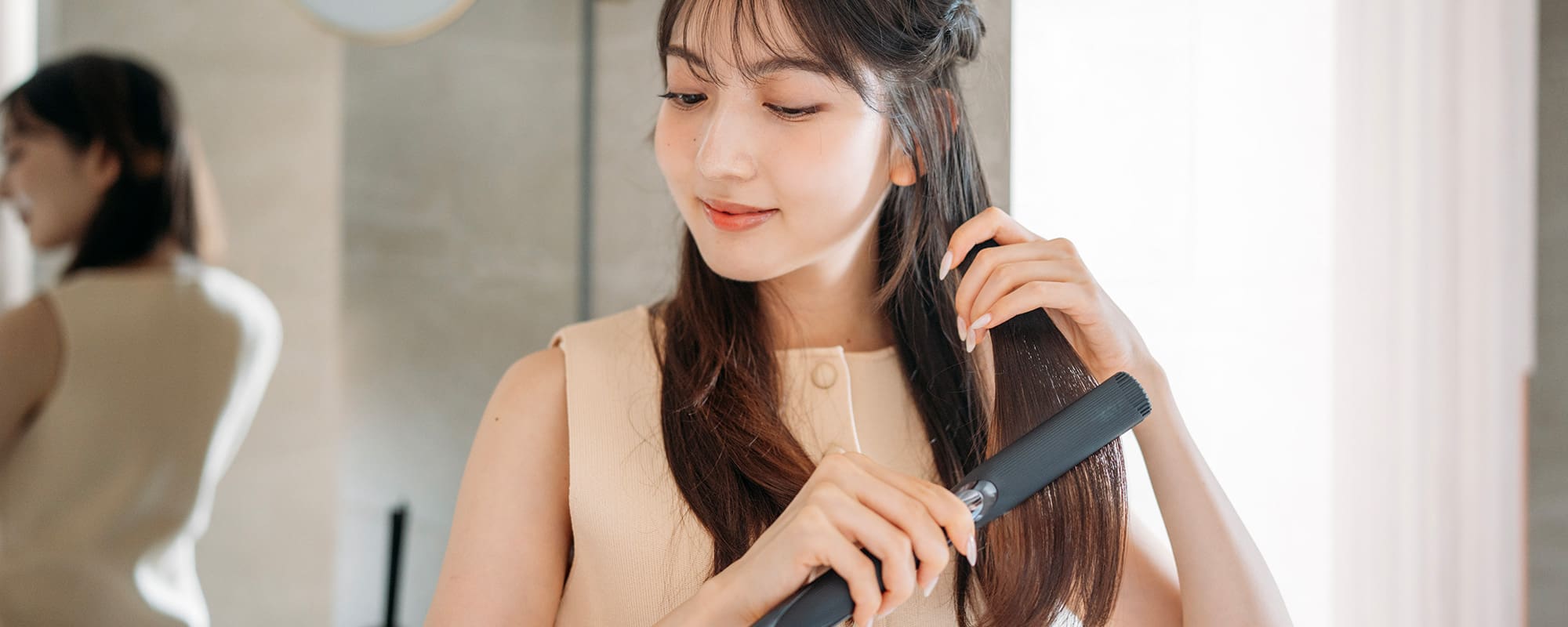【クセ毛の方向け】髪を伸ばすヘアアイロンの使い方とは？選び方や注意点も解説
