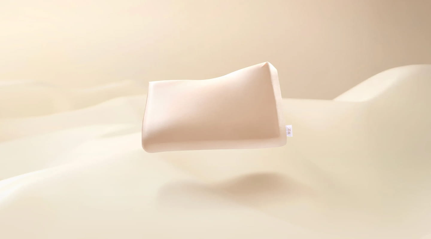 枕から見直すなら「ReFa SILKY PULULU PILLOW」もおすすめ