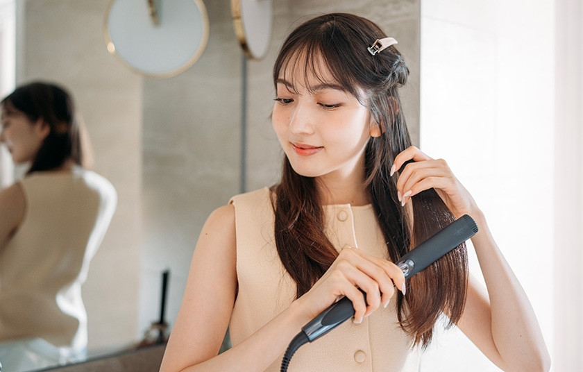 【クセ毛の方向け】髪を伸ばすヘアアイロンの使い方とは？