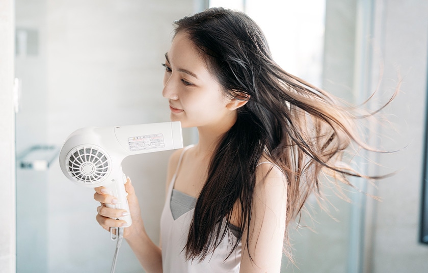 ドライヤーの風量は強いほどいい？