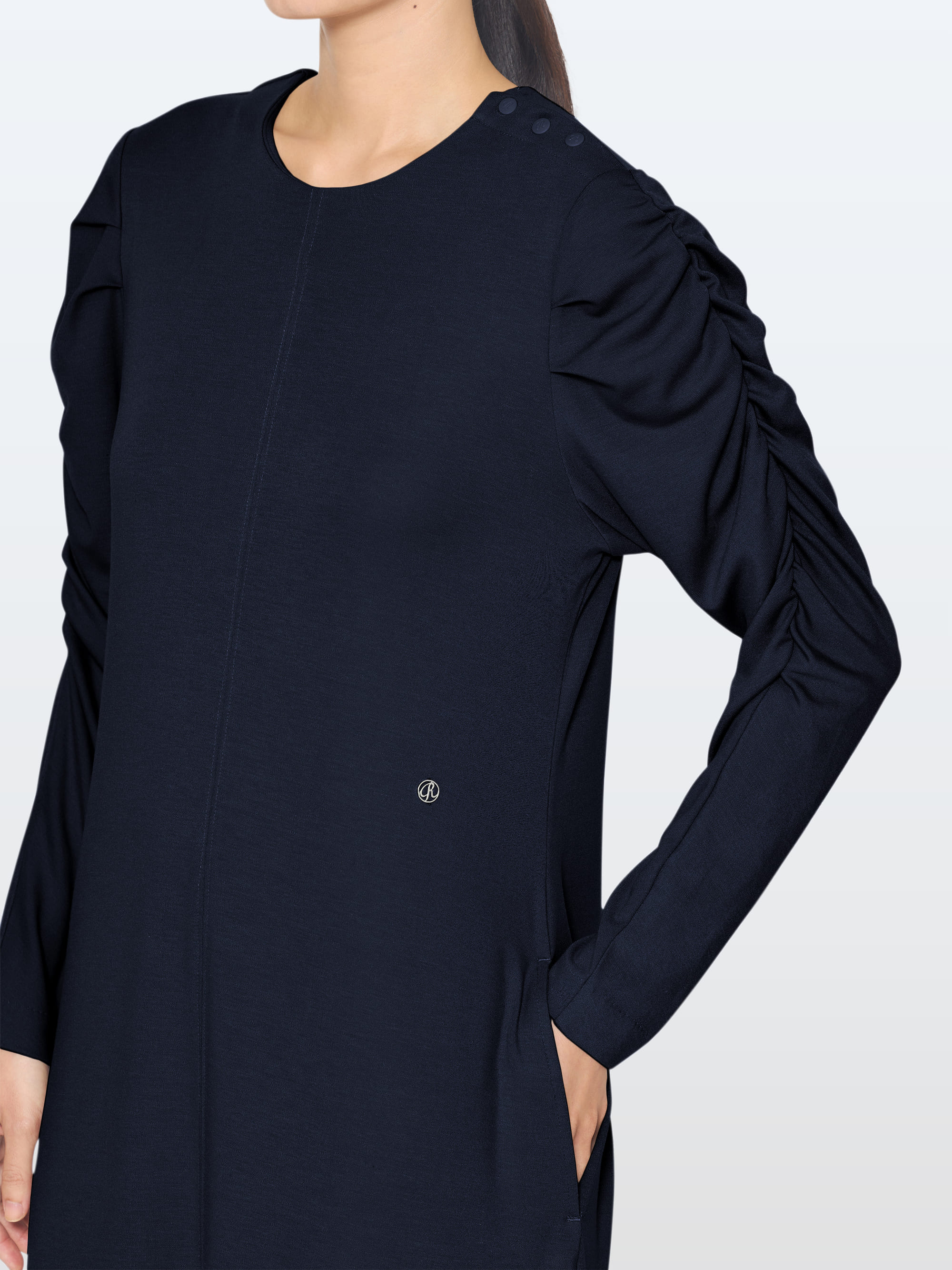 リファバイタルテック モイストスムース ギャザースリーブマキシレングスシャツ ネイビー S