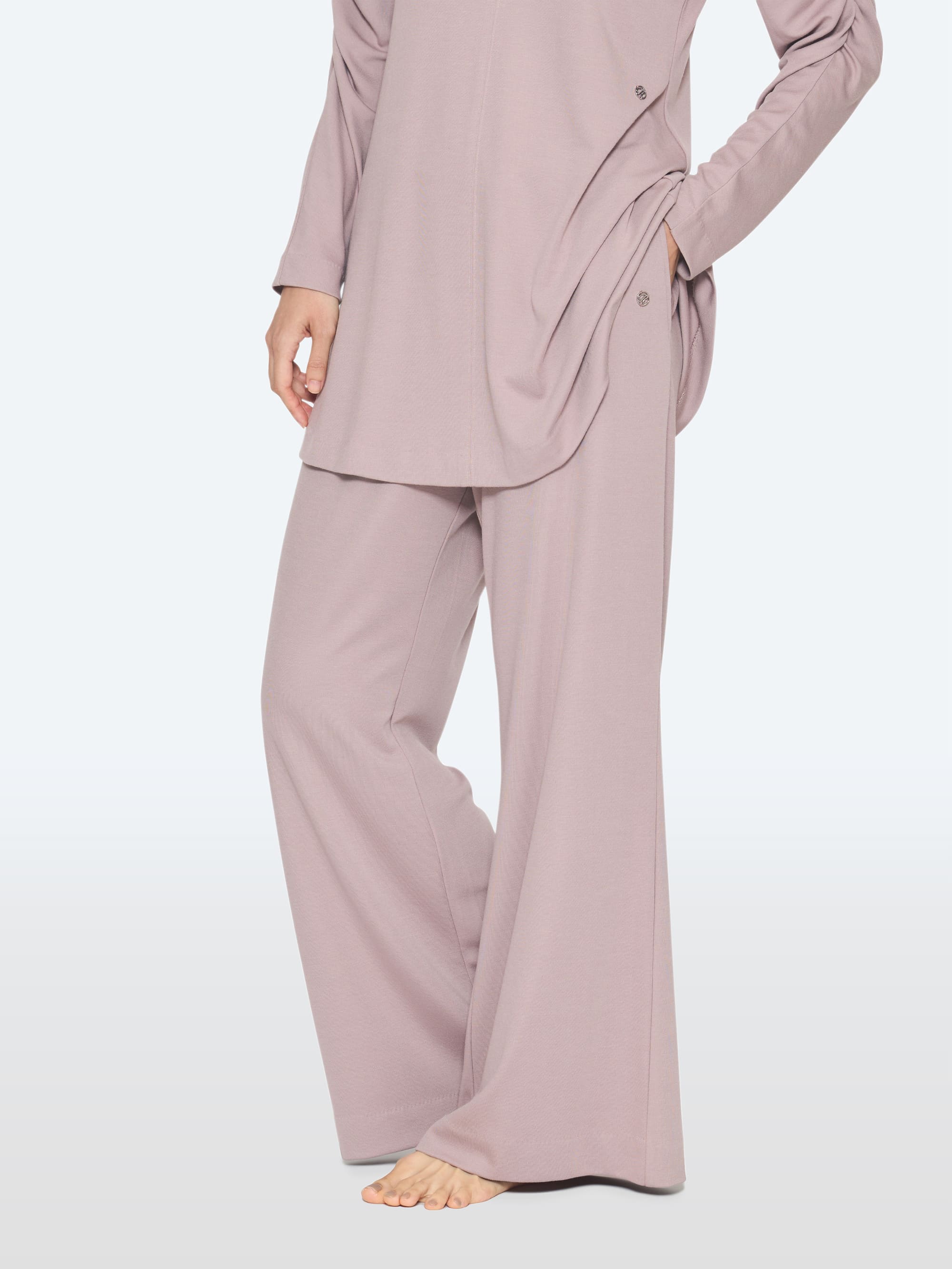 モイストスムース ワイドパンツ