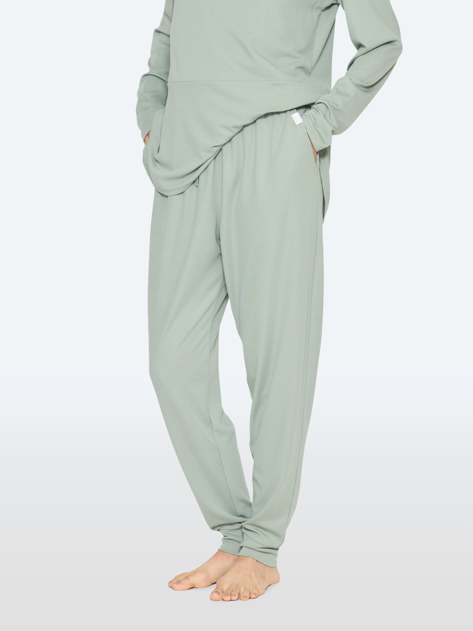 モイストスムース ジョガーパンツ