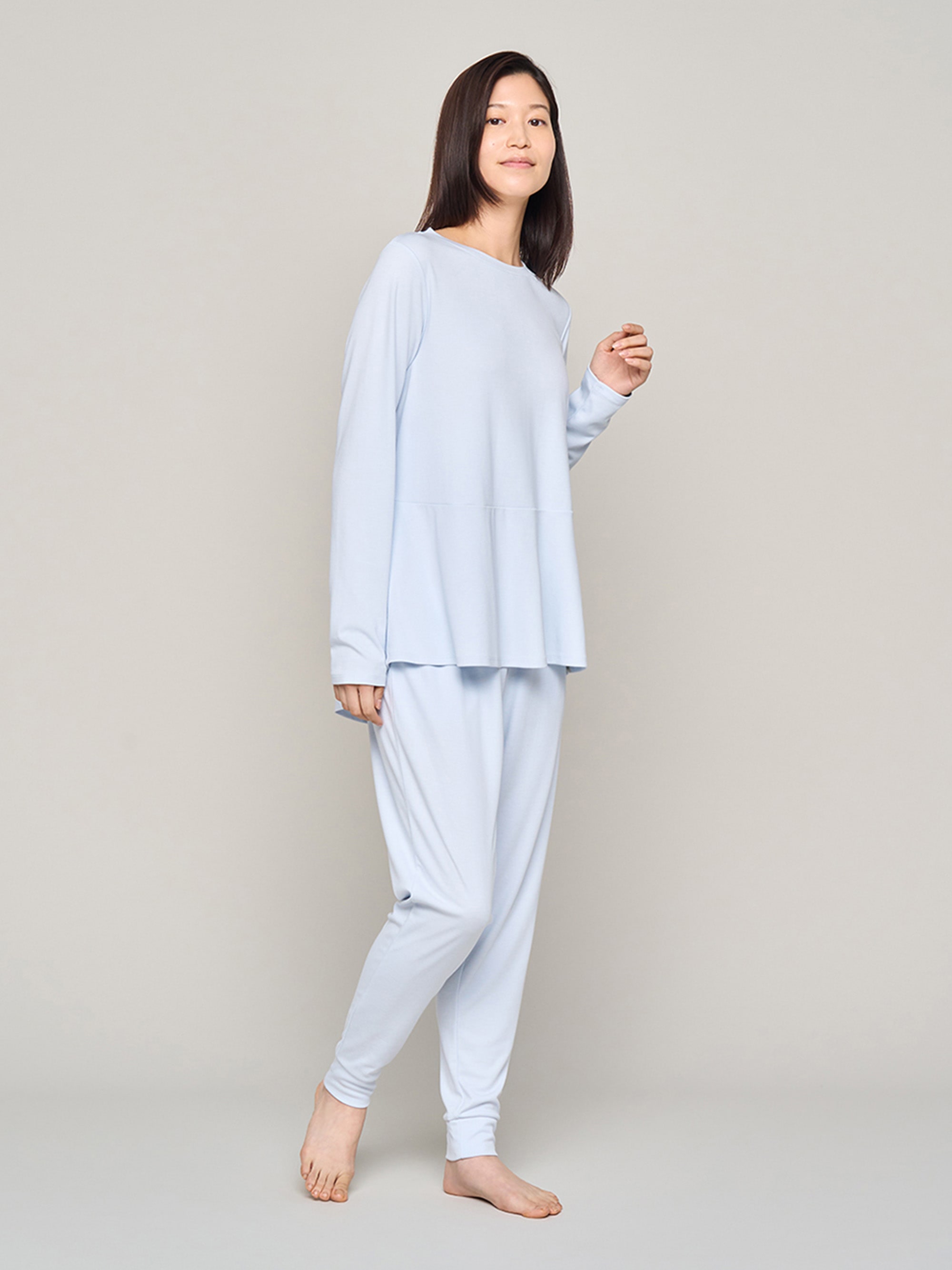 リファ バイタルテック モイストスムース ロングスリーブプルオーバー&ジョガーパンツ/WOMEN アイスブルー SS