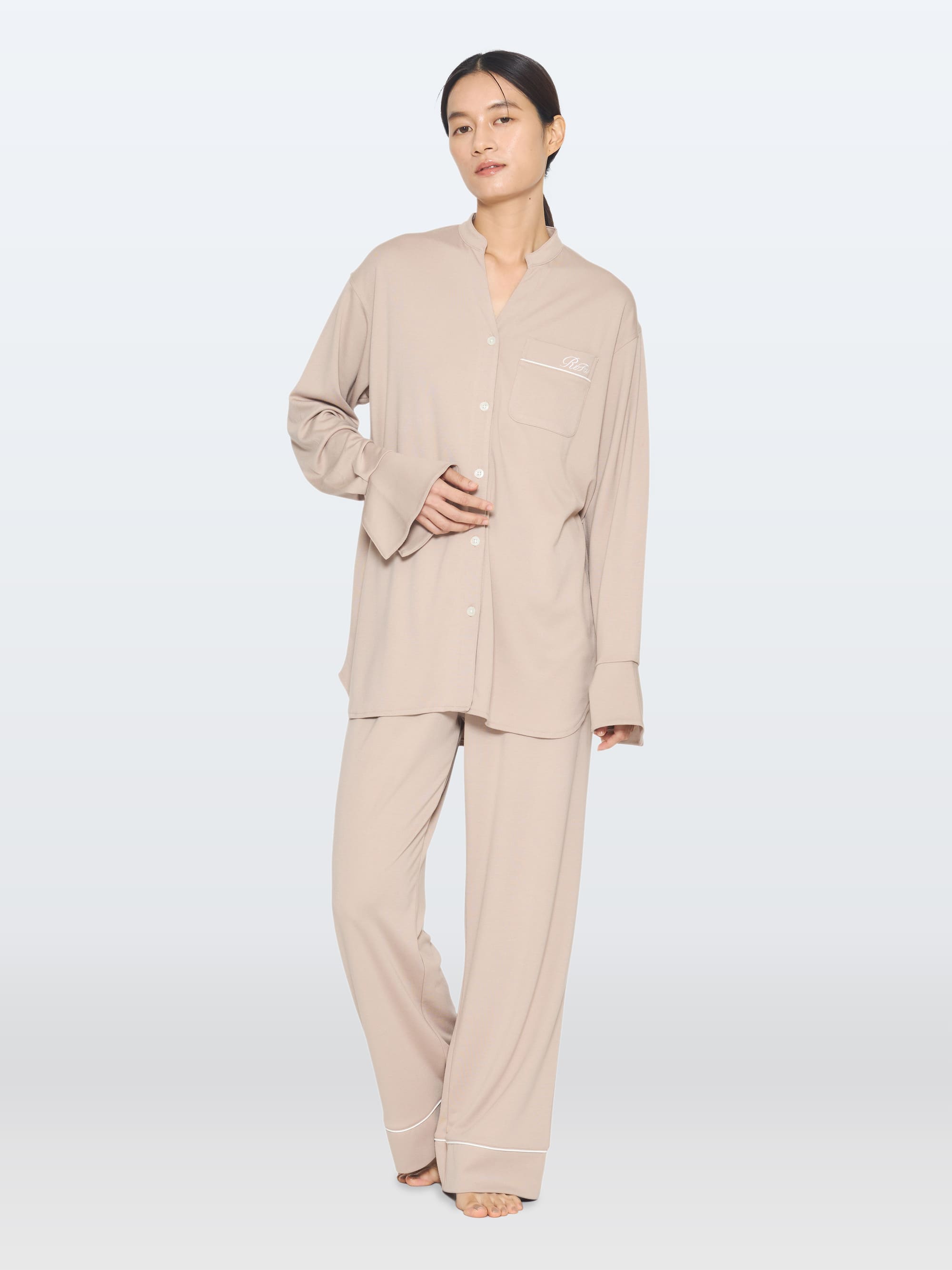 リファバイタルテック モイストスムース スタンドカラースリープウェア/WOMEN ベージュ SS