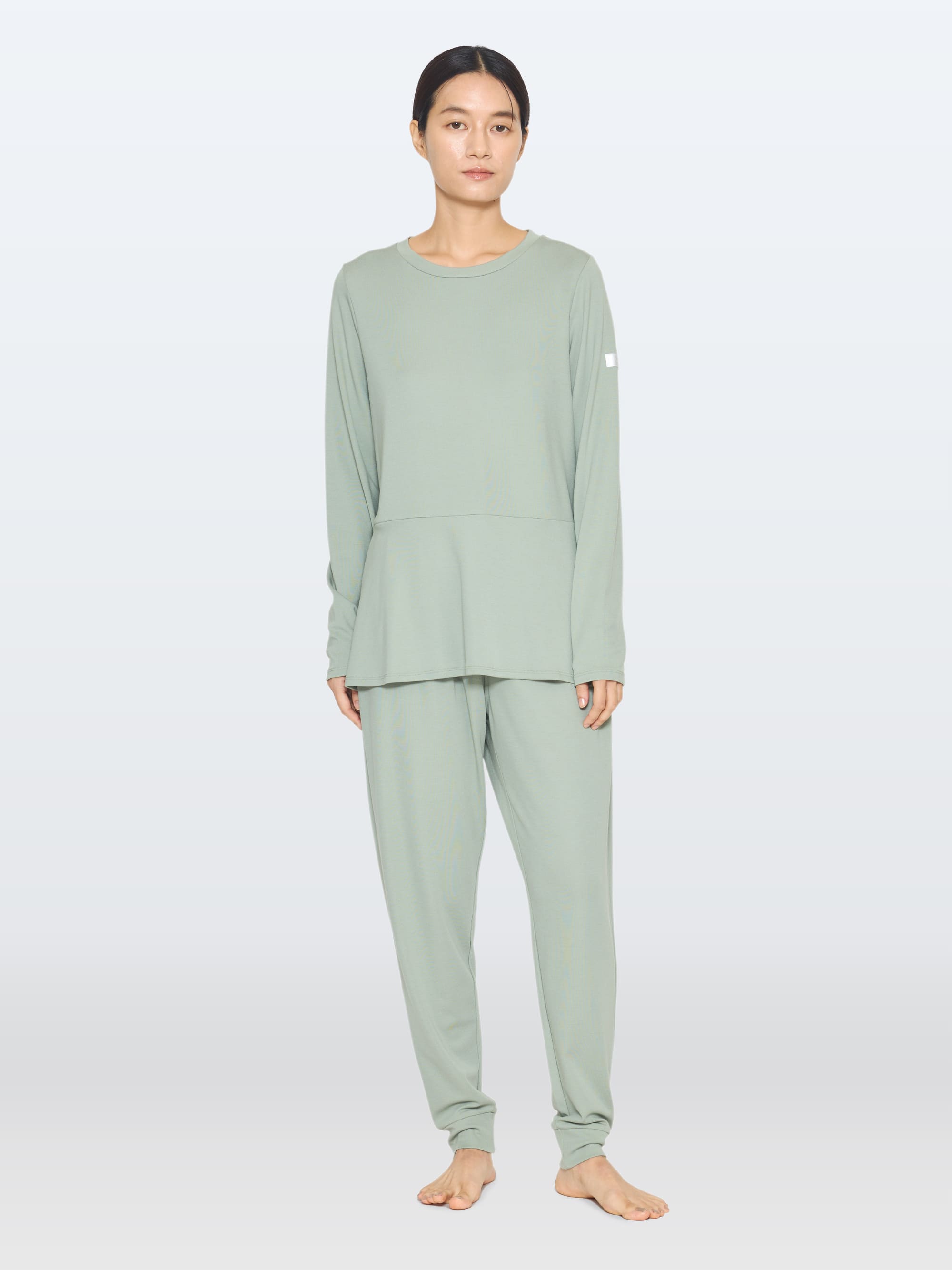 リファバイタルテック モイストスムースロングスリーブプルオーバー+ ジョガーパンツ