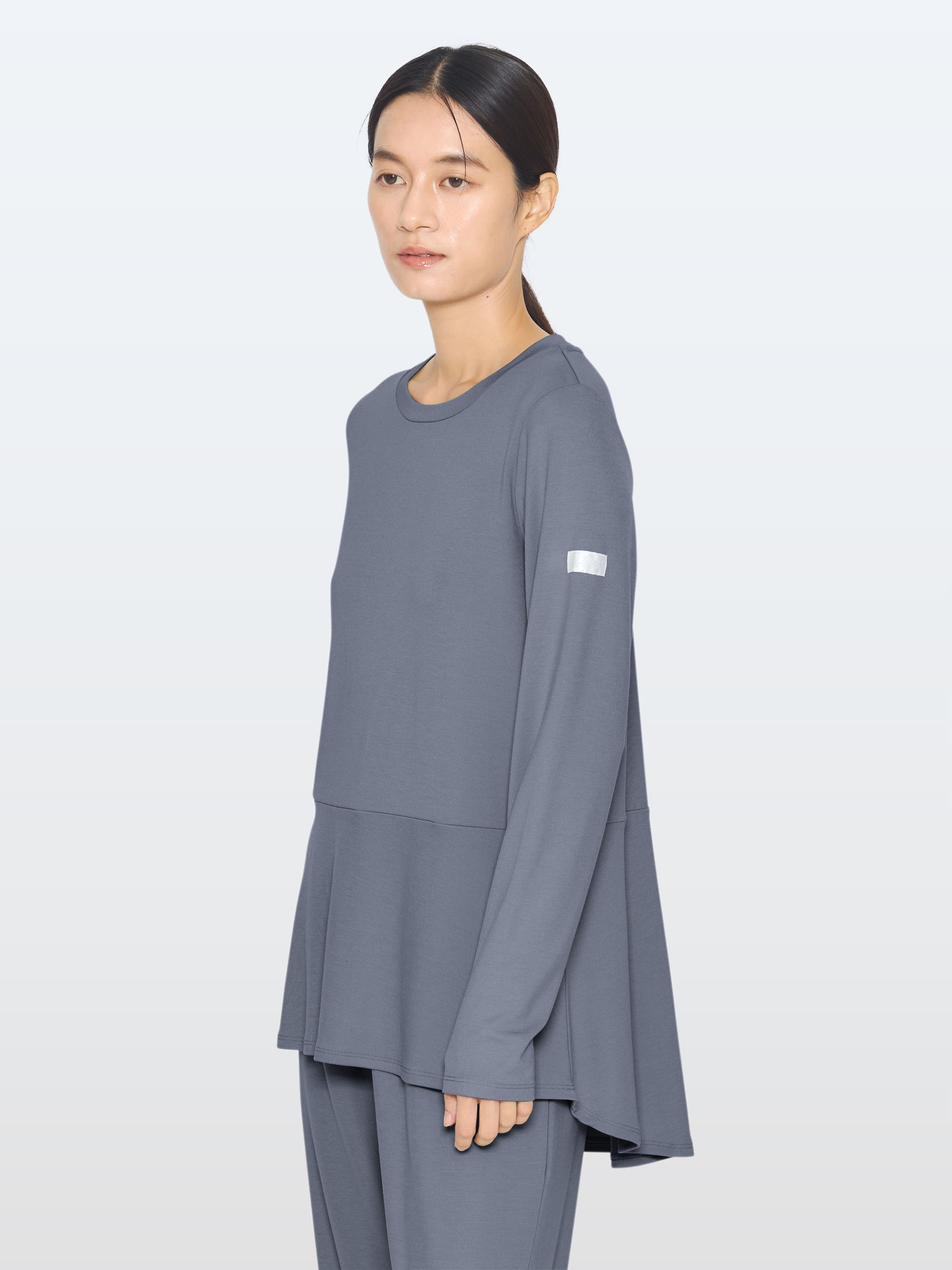 リファバイタルテック モイストスムース ロングスリーブプルオーバー ダークグレー M