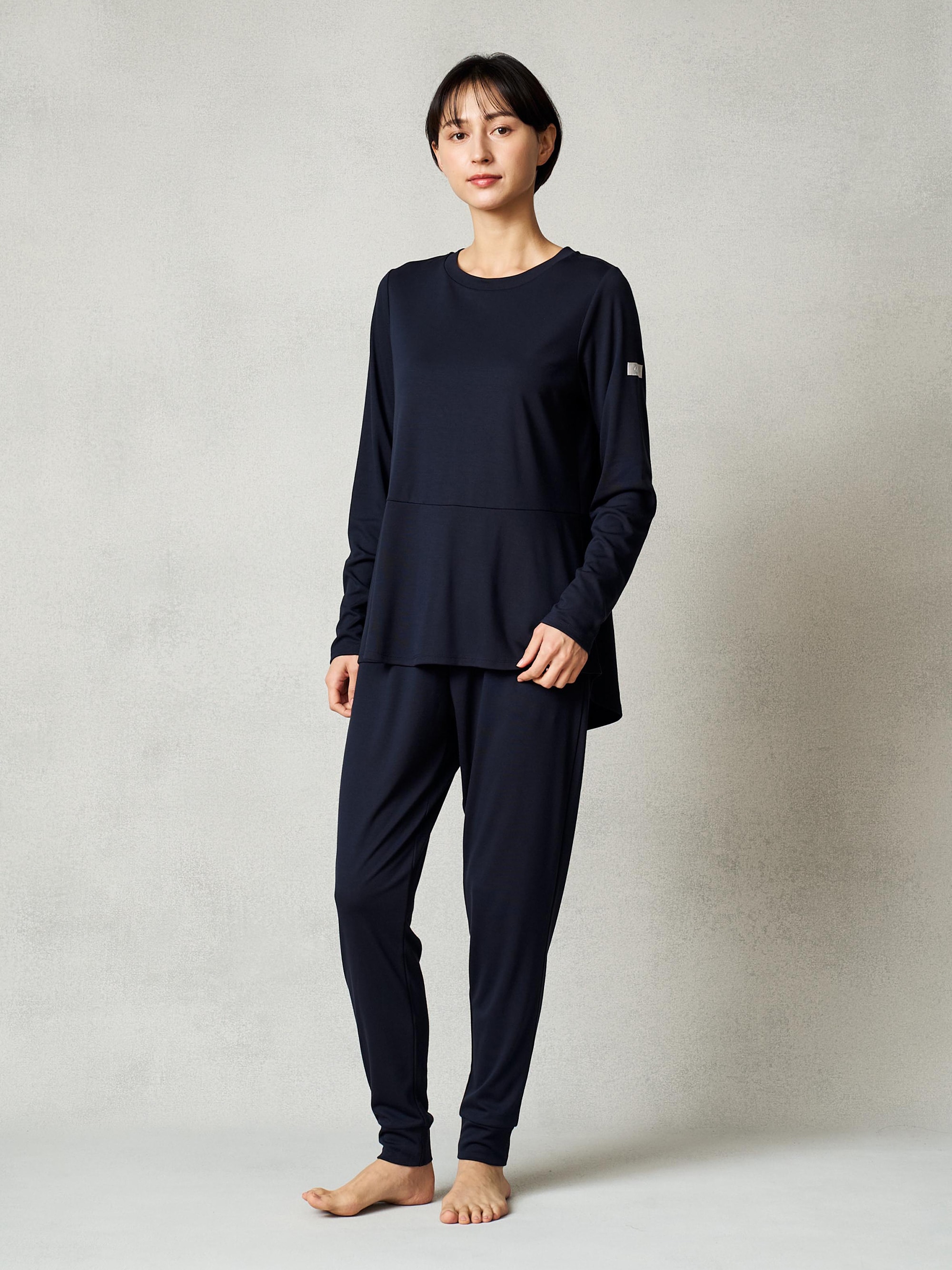 リファバイタルテック モイストスムースロングスリーブプルオーバー & ジョガーパンツ ネイビー SS