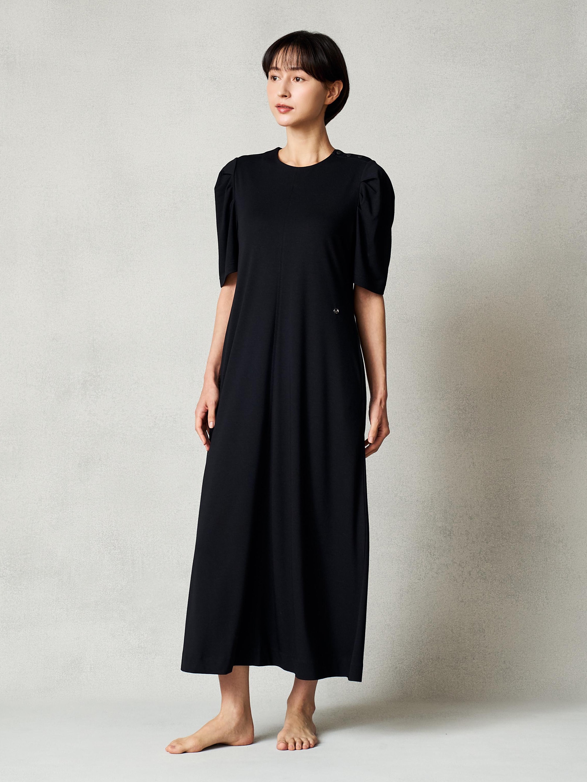 リファ バイタルテック モイストスムース ギャザーショートスリーブマキシレングスシャツ ブラック M