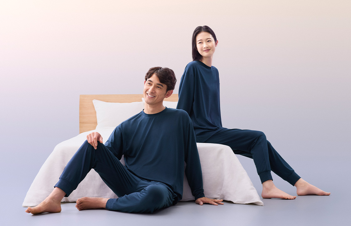 自宅でくつろぐReD着用イメージ