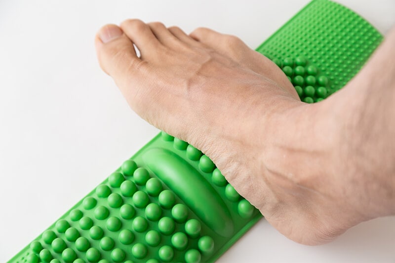 足裏専用の鍛えるグッズを利用する