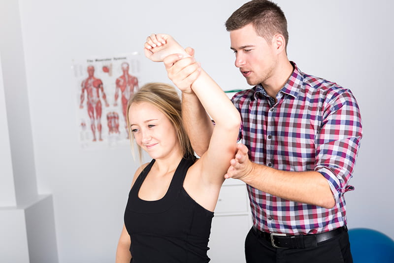 肩甲骨の左・右側だけ痛い場合の対処法は？