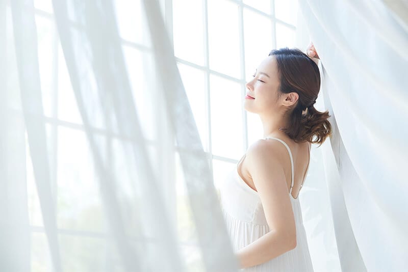 朝起きたら太陽の光を浴びる