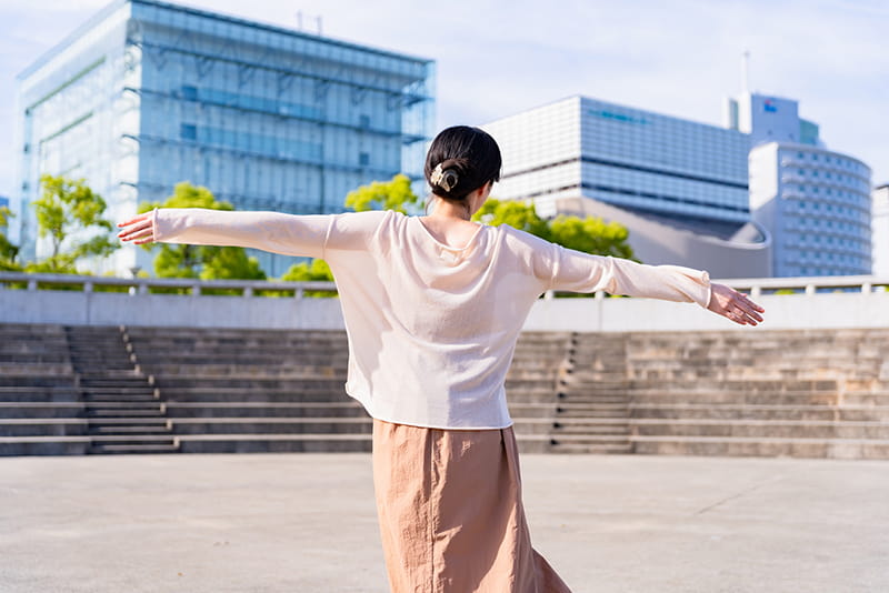 【デスクワークの人】定期的にストレッチをする
