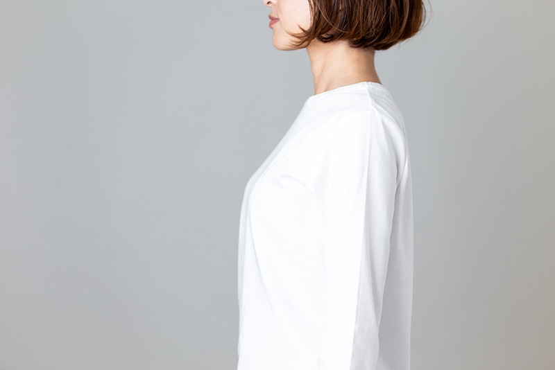 【姿勢が悪い人】正しい姿勢を意識する