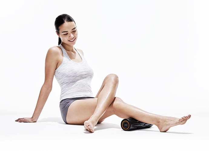Power Roller S 背中や肩、腕、脚、足裏など、全身の気になる部位に押し当て、転がすように動作。