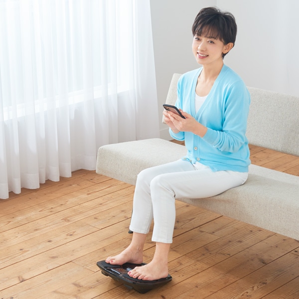 SIXPAD Foot Fit Lite(シックスパッド フットフィットライト) × 女優 斉藤慶子さん